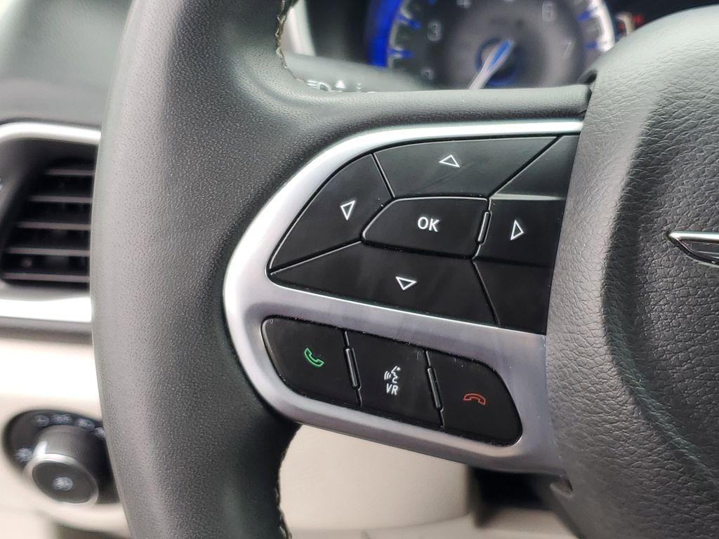 Used 2023 Chrysler Pacifica - photo 8