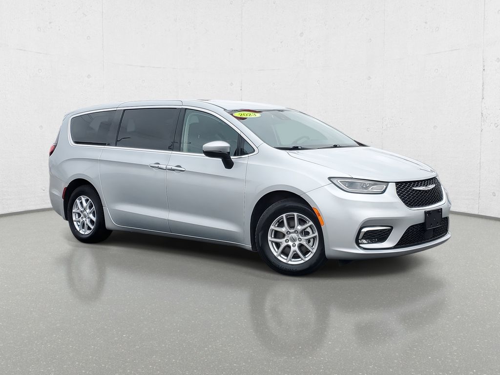 Used 2023 Chrysler Pacifica - photo 1