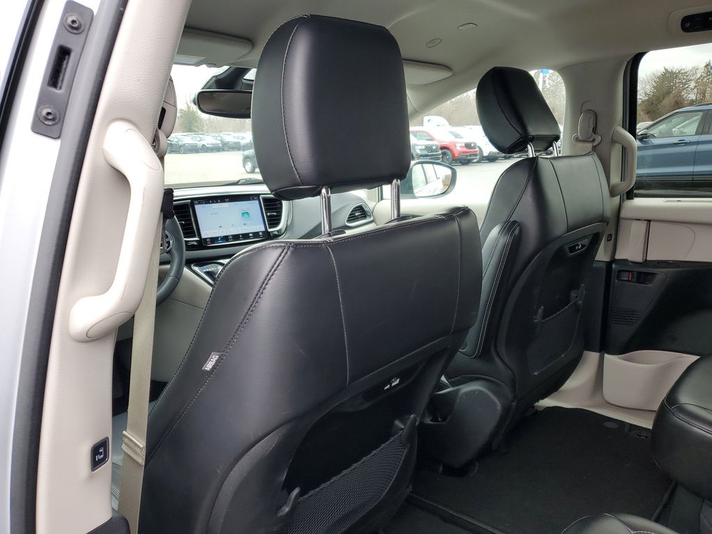 Used 2023 Chrysler Pacifica - photo 21