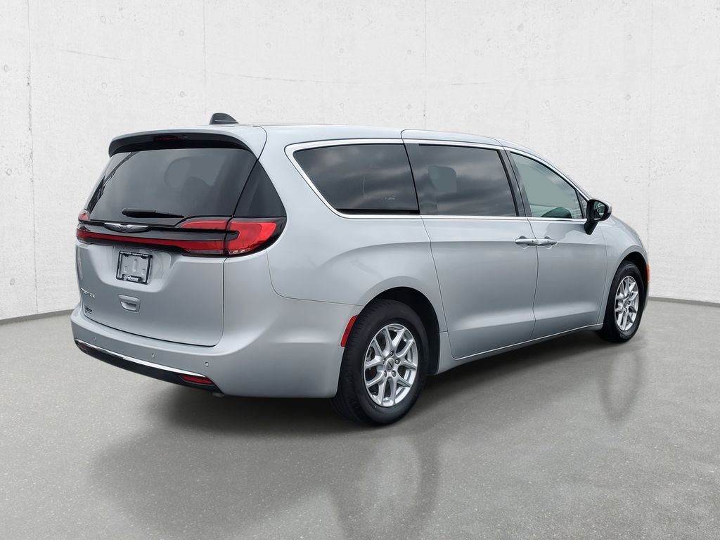 Used 2023 Chrysler Pacifica - photo 32