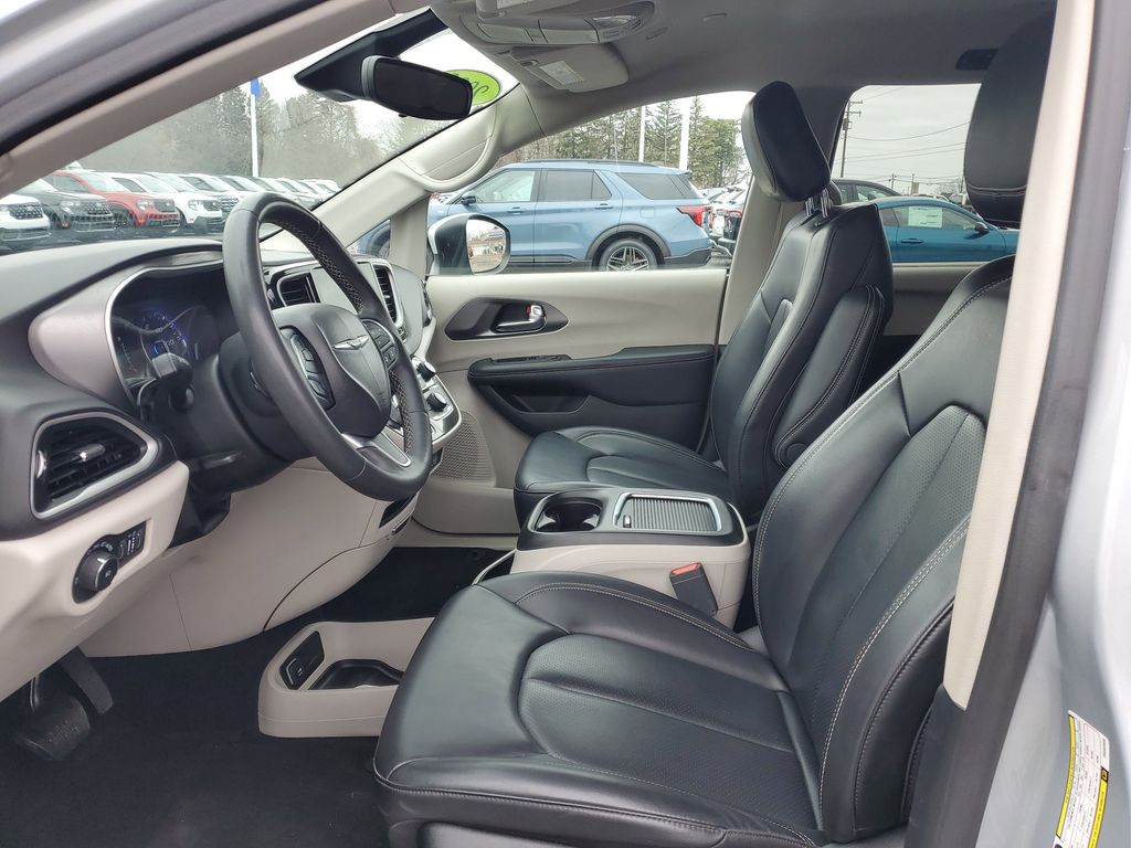 Used 2023 Chrysler Pacifica - photo 33
