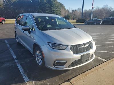 Used 2023 Chrysler Pacifica - photo 1