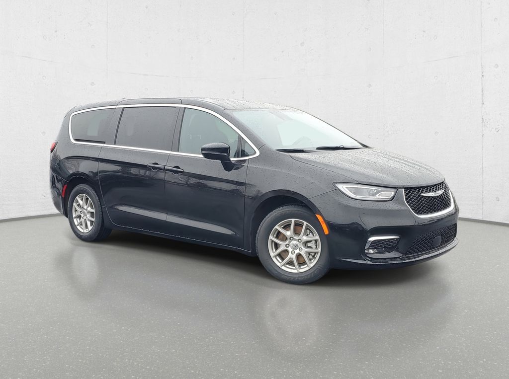 Used 2025 Chrysler Pacifica - photo 5