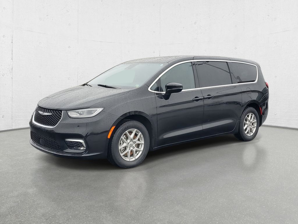 Used 2025 Chrysler Pacifica - photo 7