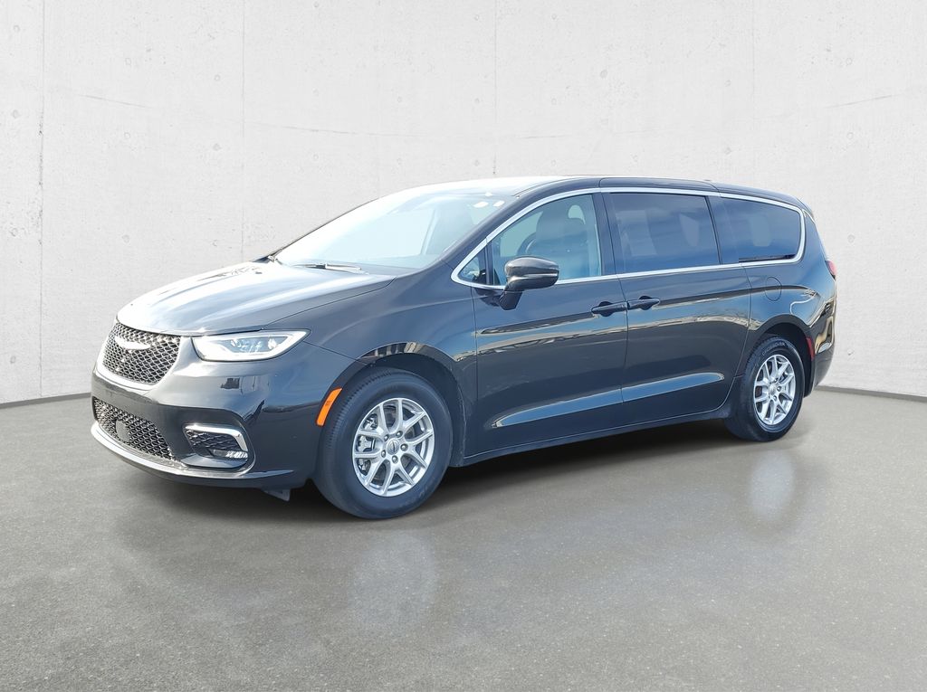 Used 2025 Chrysler Pacifica - photo 8