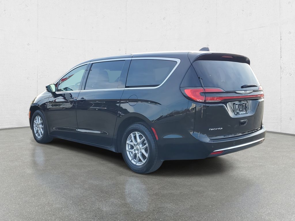 Used 2025 Chrysler Pacifica - photo 9