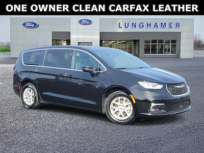 Used 2025 Chrysler Pacifica - photo 1