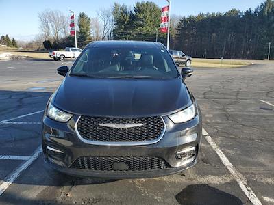 Used 2025 Chrysler Pacifica - photo 1