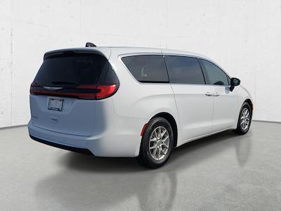 Used 2025 Chrysler Pacifica - photo 1