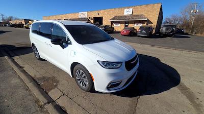 Used 2024 Chrysler Pacifica - photo 1