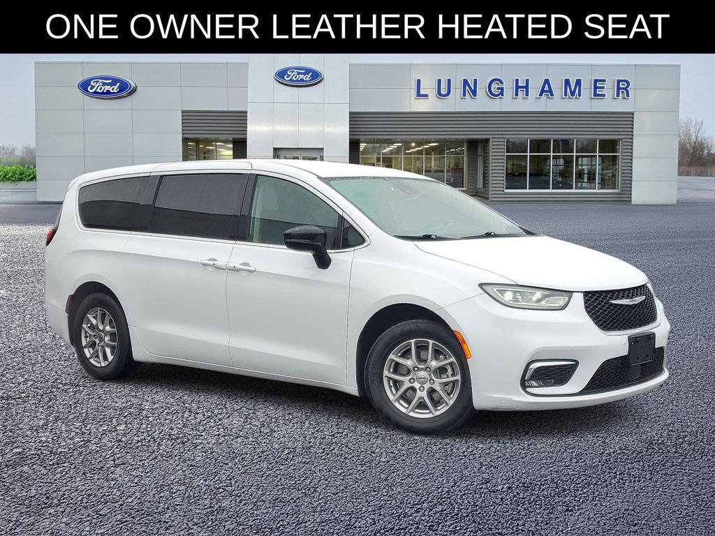 Used 2024 Chrysler Pacifica - photo 1