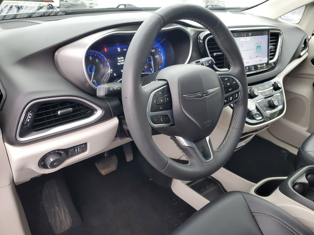 Used 2024 Chrysler Pacifica - photo 33