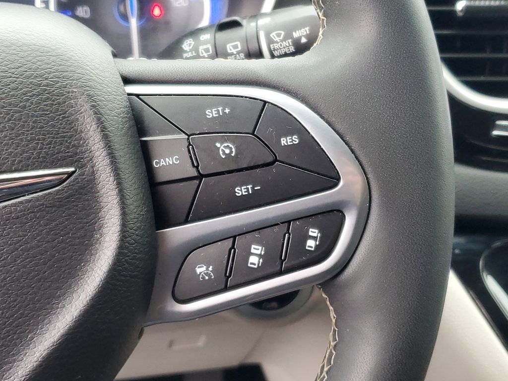 Used 2024 Chrysler Pacifica - photo 5