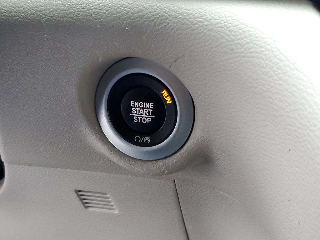 Used 2024 Chrysler Pacifica - photo 6