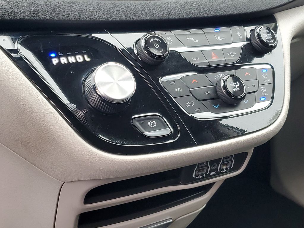 Used 2024 Chrysler Pacifica - photo 9
