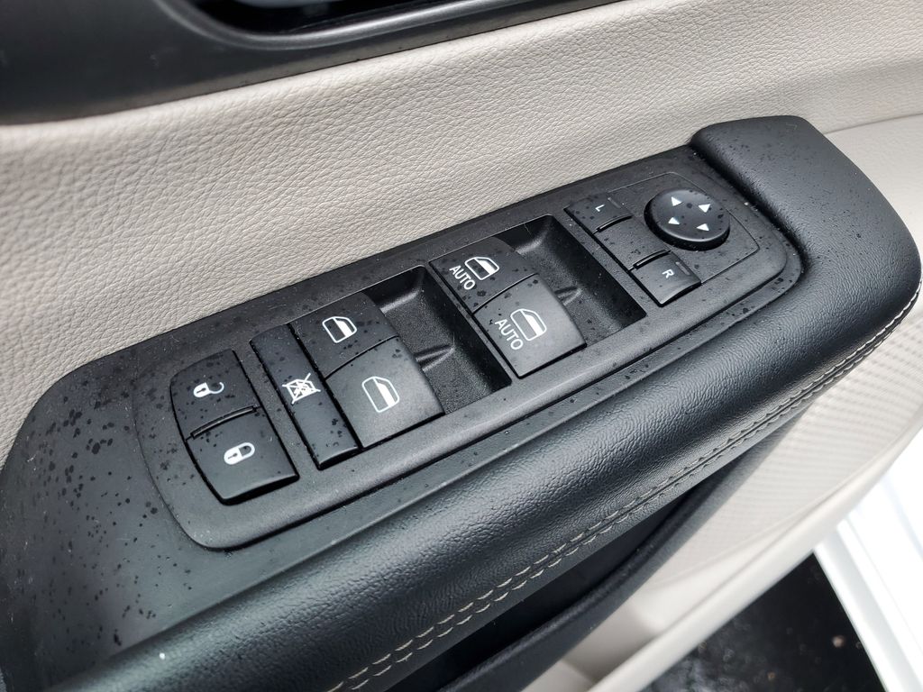 Used 2024 Chrysler Pacifica - photo 13