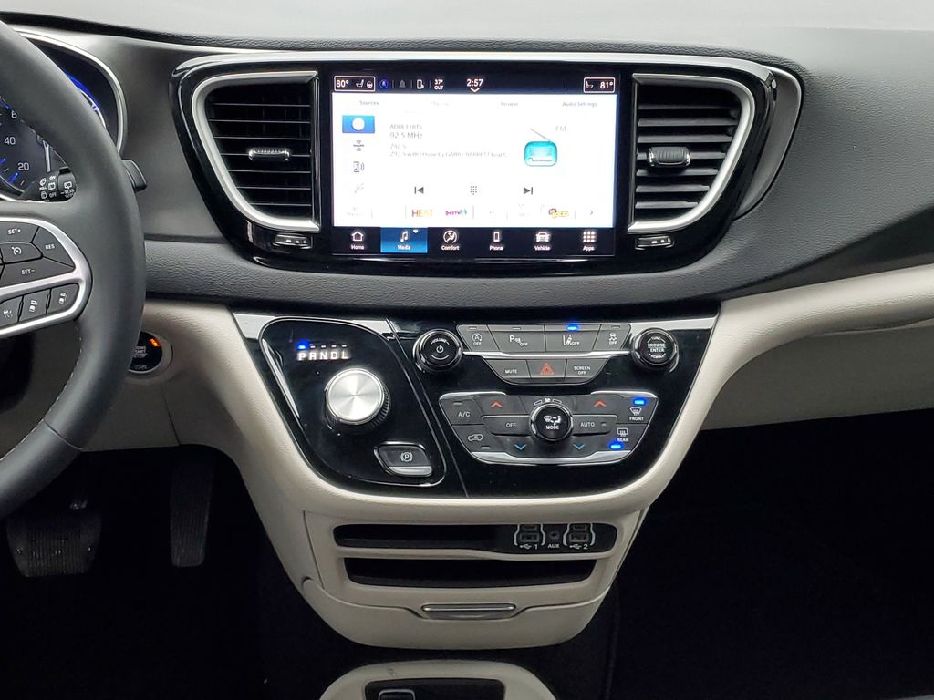 Used 2024 Chrysler Pacifica - photo 16