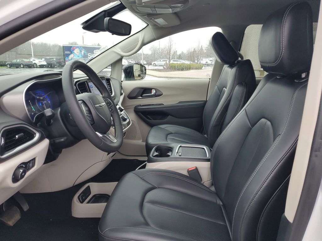 Used 2024 Chrysler Pacifica - photo 30