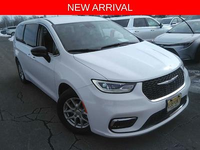 Used 2024 Chrysler Pacifica - photo 1