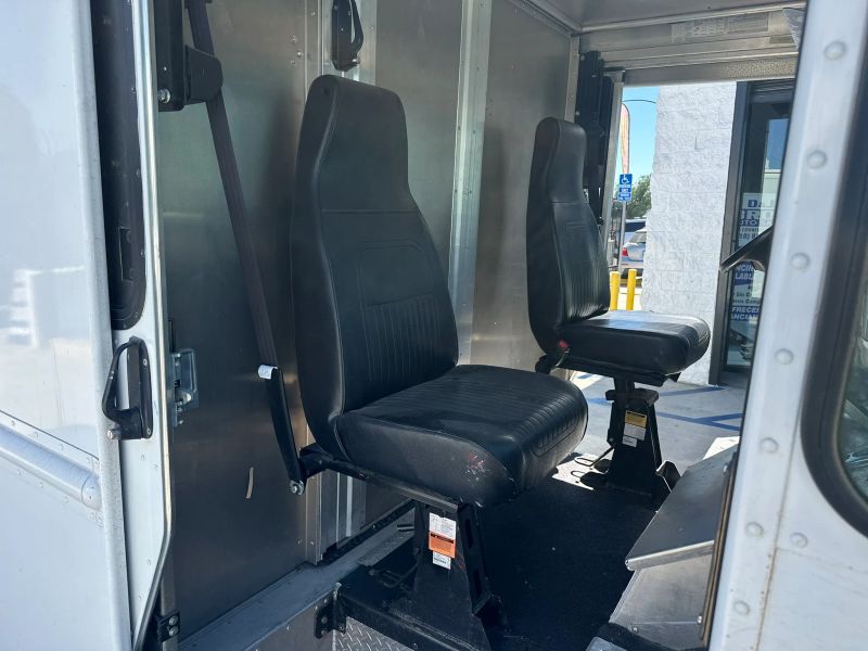 Used 2017 Ford E-350 Step Van - photo 11