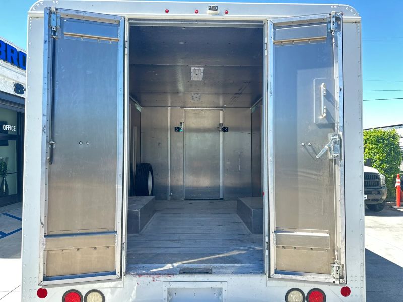 Used 2017 Ford E-350 Step Van - photo 14
