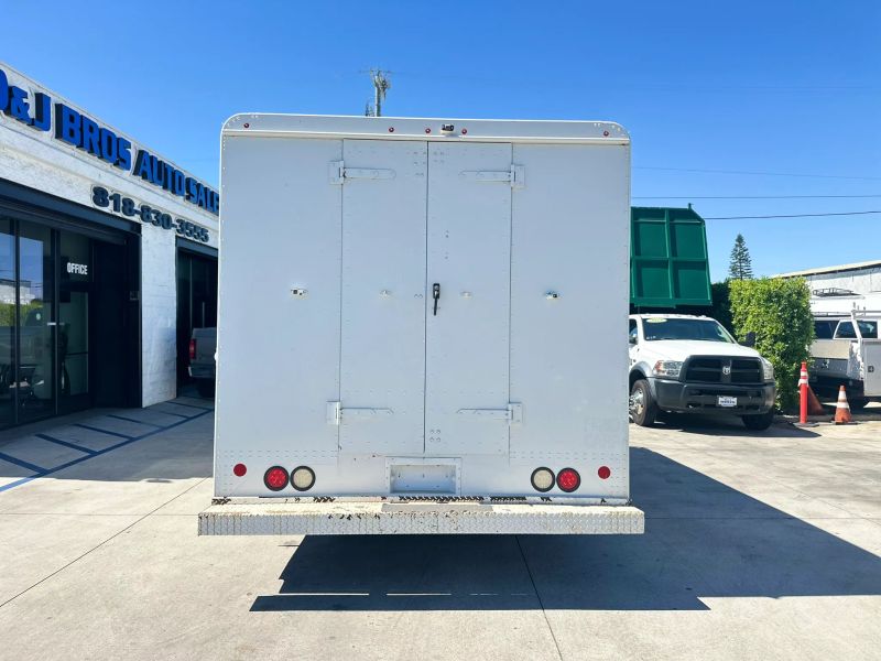 Used 2017 Ford E-350 Step Van - photo 3
