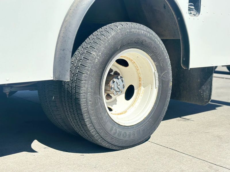Used 2017 Ford E-350 Step Van - photo 6