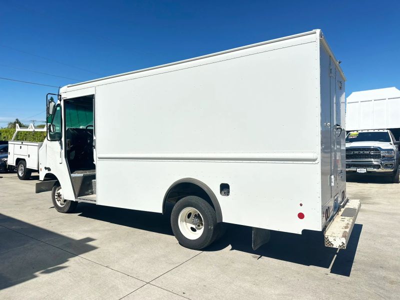 Used 2017 Ford E-350 Step Van - photo 7
