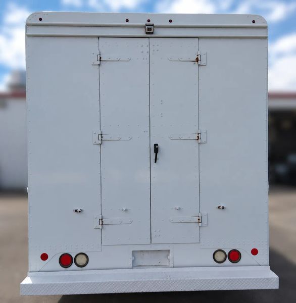 Used 2016 Ford E-350 Step Van - photo 10