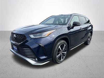 Used 2022 Toyota Highlander - photo 1