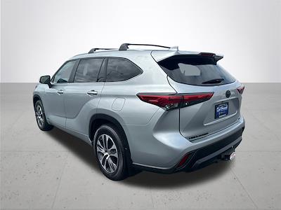 Used 2023 Toyota Highlander XLE AWD SUV for sale #B210780 - photo 2