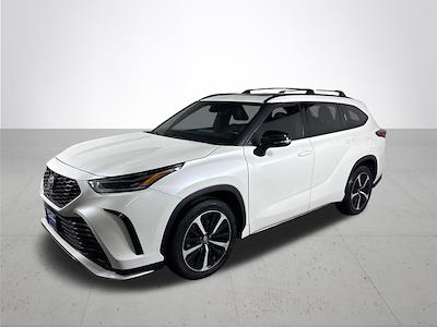 Used 2021 Toyota Highlander - photo 1