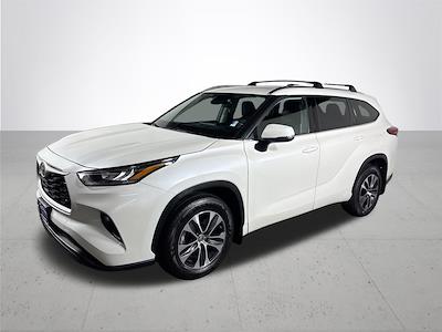 Used 2020 Toyota Highlander XLE for sale #C709136 - photo 2