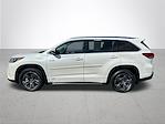 2017 Toyota Highlander 4x4 SUV for sale #CP210761 - photo 10