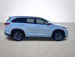 2017 Toyota Highlander 4x4 SUV for sale #CP210761 - photo 6