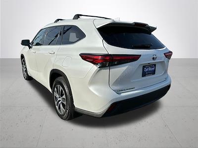 Used 2022 Toyota Highlander XLE for sale #CP211460 - photo 2