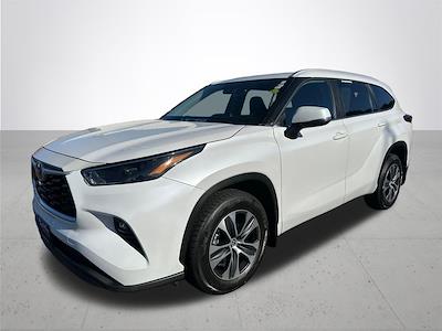 Used 2023 Toyota Highlander - photo 1