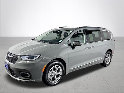 Used 2023 Chrysler Pacifica Limited Minivan for sale #CPB80953 - photo 2