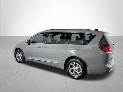 Used 2023 Chrysler Pacifica Limited Minivan for sale #CPB80953 - photo 2