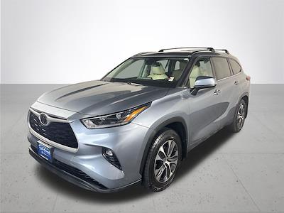 Used 2021 Toyota Highlander - photo 1