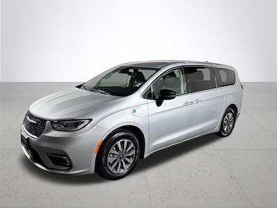 Used 2024 Chrysler Pacifica Select Minivan for sale #P386145 - photo 2