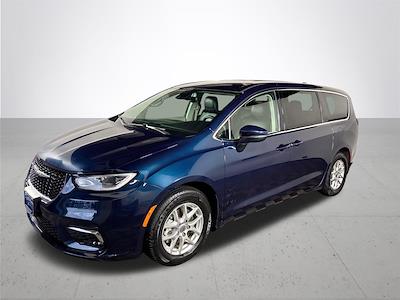 Used 2023 Chrysler Pacifica - photo 1