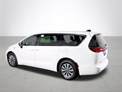 2025 Chrysler Pacifica FWD Minivan for sale #P66698 - photo 2