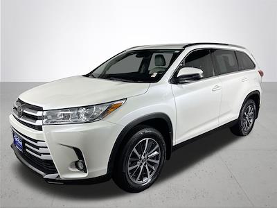 Used 2019 Toyota Highlander XLE for sale #P836568 - photo 2