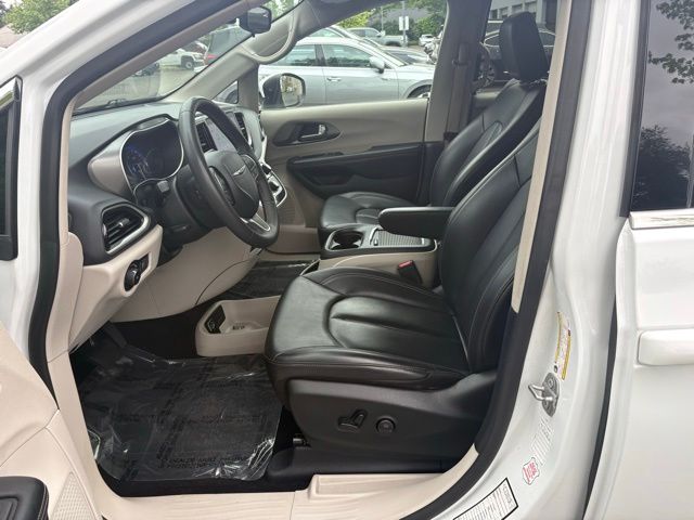 Used 2023 Chrysler Pacifica - photo 14