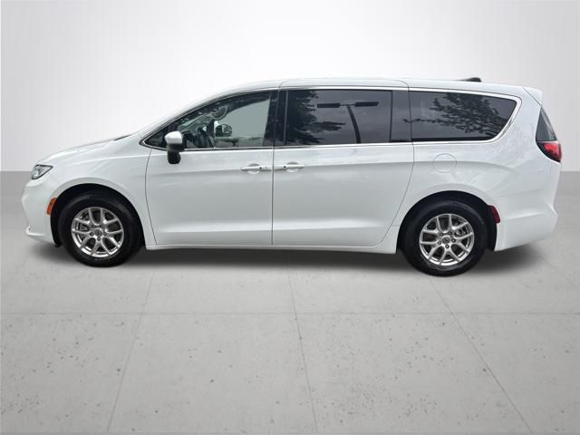 Used 2023 Chrysler Pacifica - photo 11