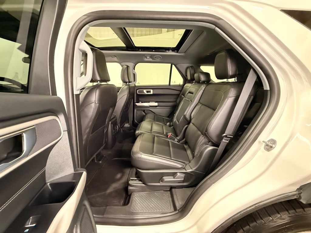 Used 2024 Ford Explorer - photo 20