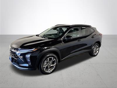 Used 2025 Chevrolet Trax - photo 1
