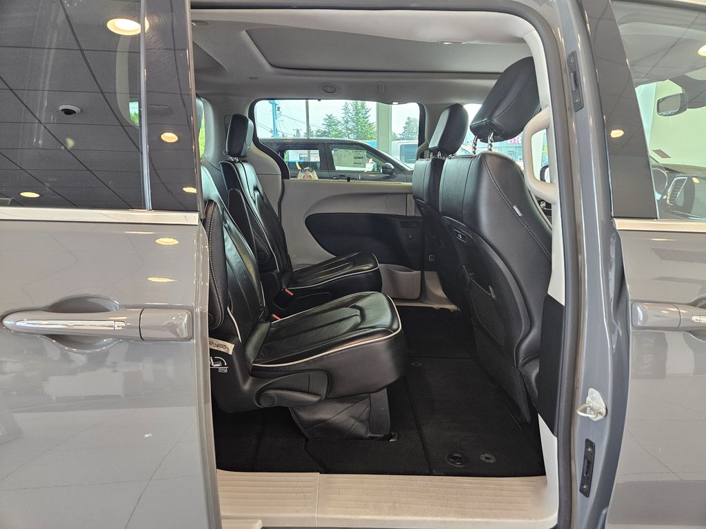 Used 2023 Chrysler Pacifica - photo 29