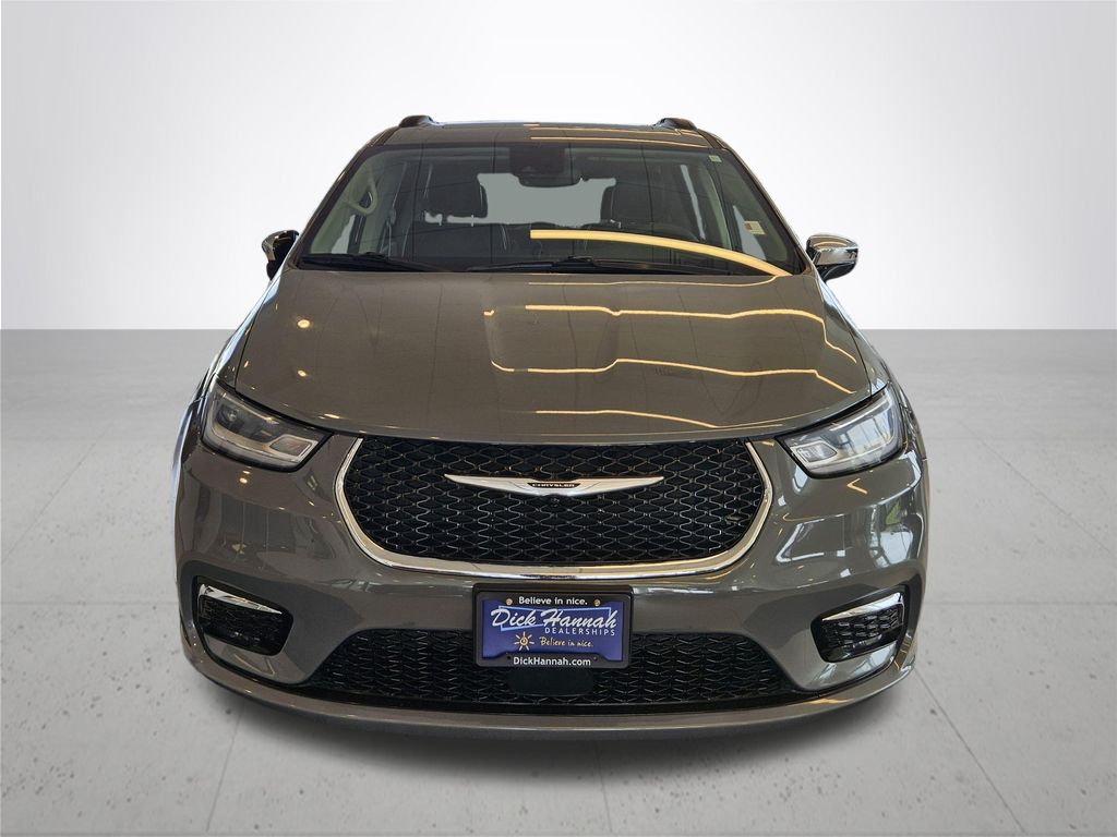 Used 2023 Chrysler Pacifica - photo 2